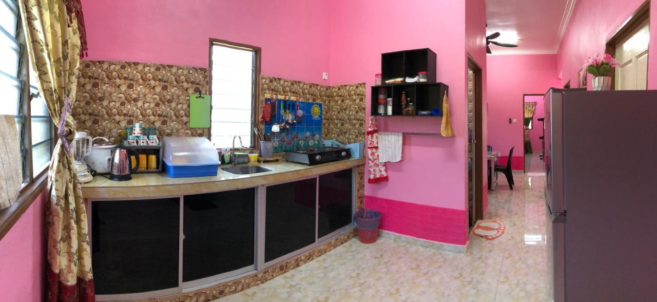 Homestay Tok Abah Dalam Rhu Pasir Puteh Exterior photo