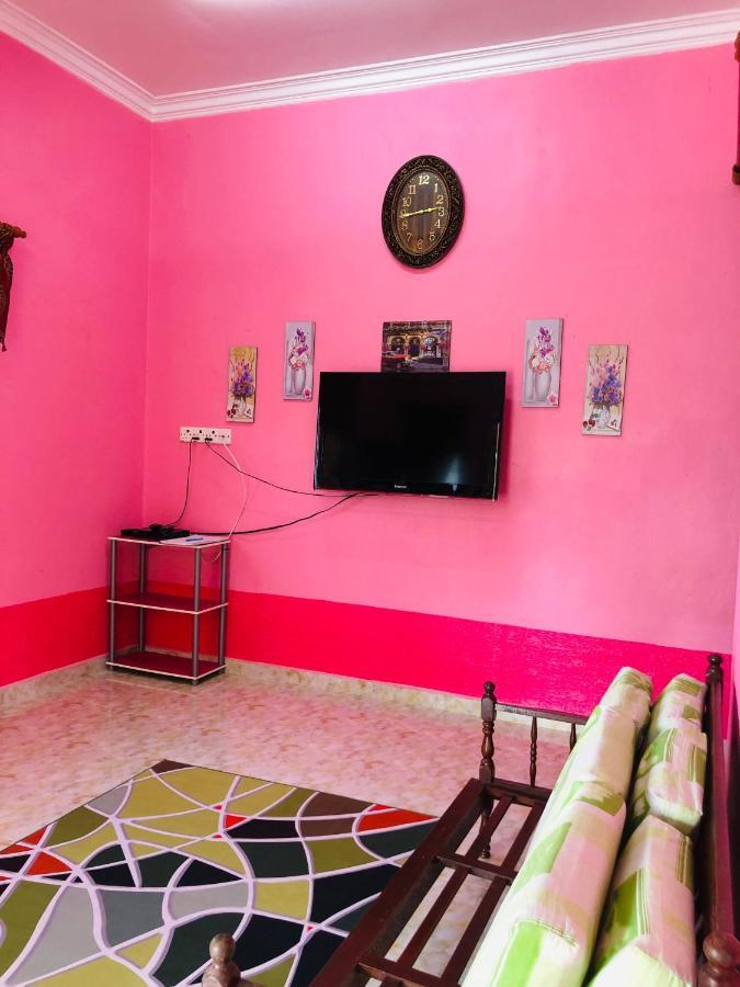 Homestay Tok Abah Dalam Rhu Pasir Puteh Exterior photo