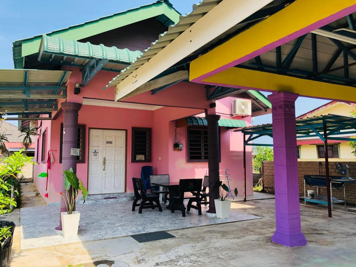 Homestay Tok Abah Dalam Rhu Pasir Puteh Exterior photo