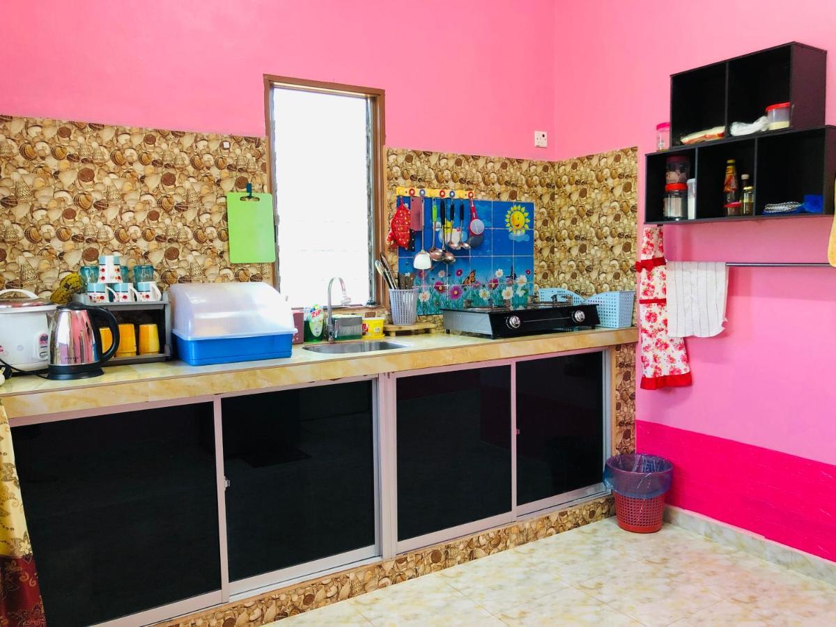 Homestay Tok Abah Dalam Rhu Pasir Puteh Exterior photo